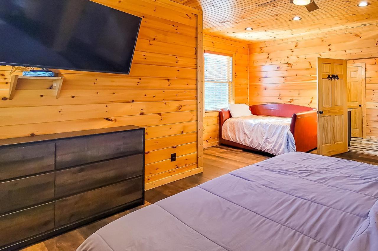 3 Lazy Bears Chalet Gatlinburg Esterno foto